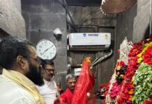 ‘कांतारा: चैप्टर 1’ की जबरदस्त सफलता पर अभिनेता ऋषभ शेट्टी पहुंचे बिहार में स्थित दुनिया के सबसे पुराने मुंडेश्वरी मंदिर!