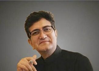 प्रख्यात गीतकार और संचार विशेषज्ञ प्रसून जोशी को प्रसार भारती का अध्यक्ष नियुक्त किया गया