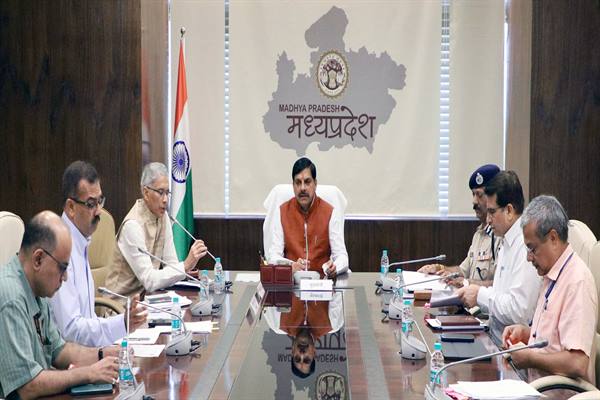 बेहतर प्रबंधन और कुशलता से करायें नीट की परीक्षा, कहीं भी न रहे कोई कमी : मुख्यमंत्री डॉ. यादव
